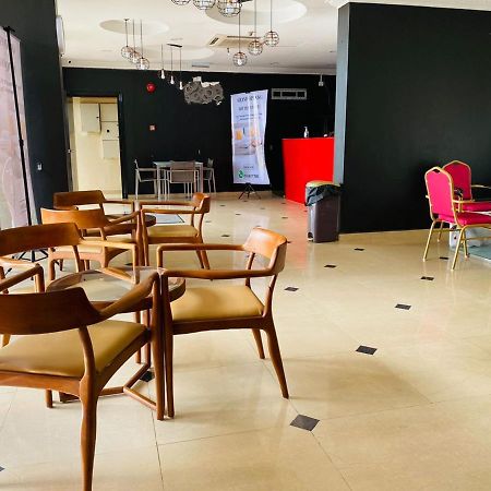 Surya Boutique Hotel Кланг Экстерьер фото